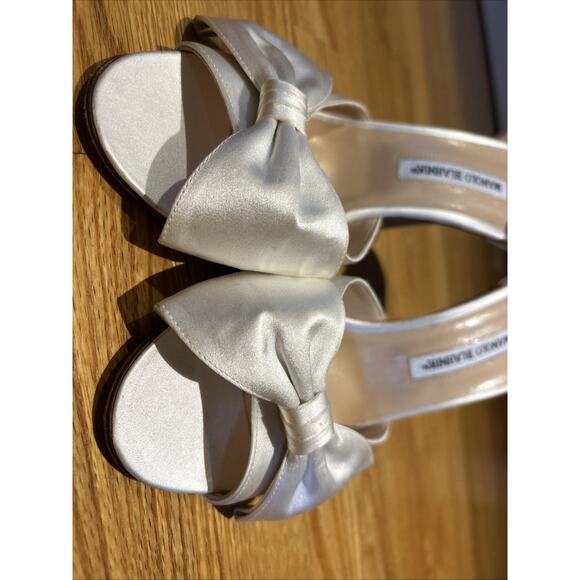 Manolo Blahnik cream satin D'orsay stiletto's 41 1/2 bow peep tow Italy New - Picture 13 of 16